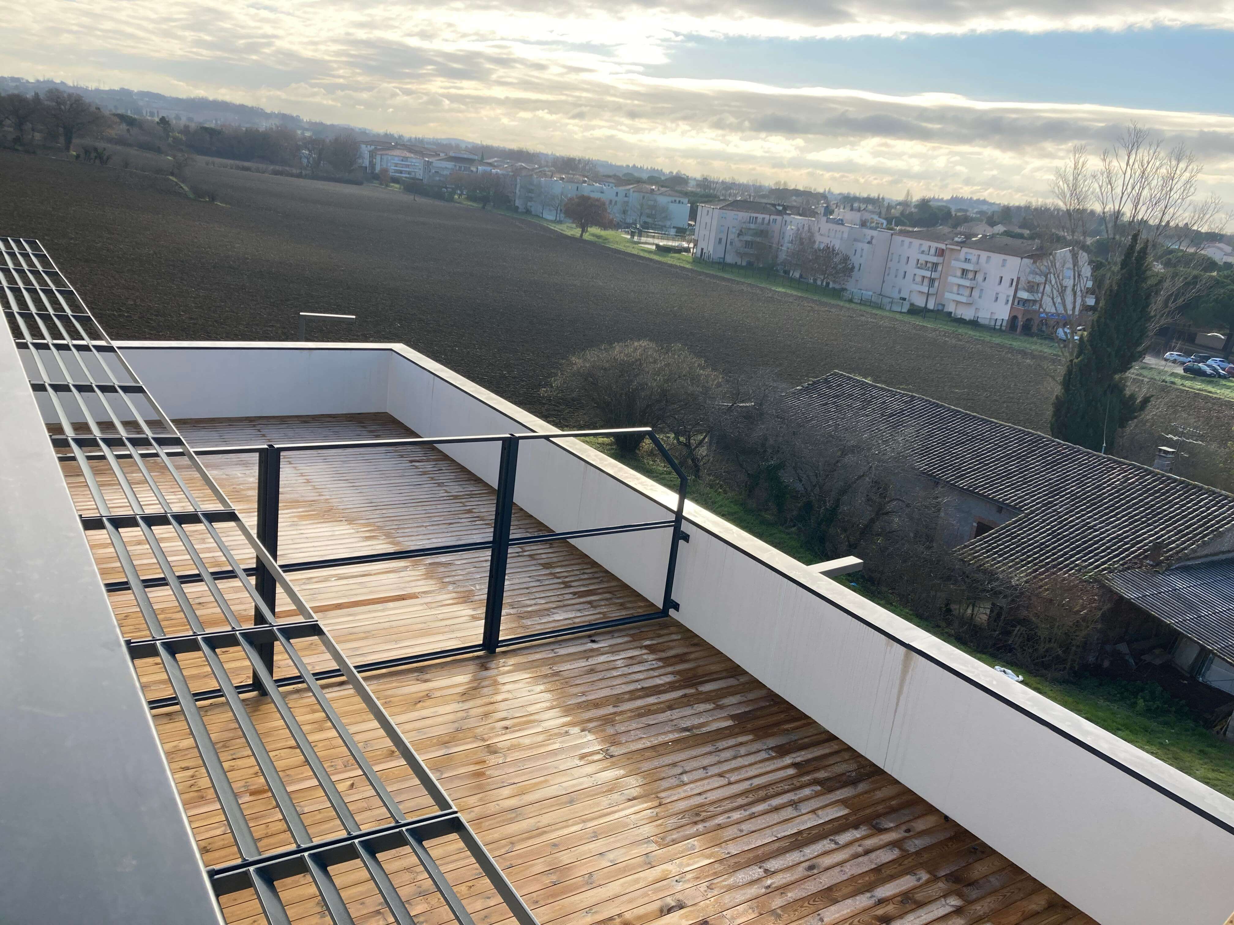 Pose de terrasse bois massif à Toulouse