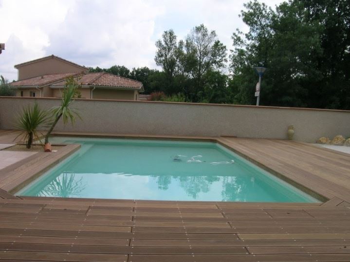 Terrasse en bois pour contour de piscine Toulouse