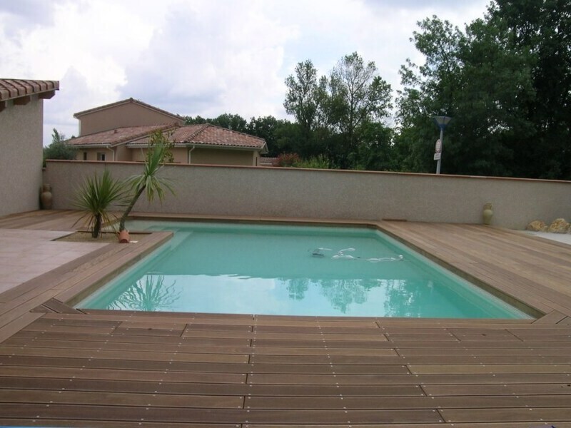 Pose de terrasse en bois pour contour de piscine Castanet-Tolosan